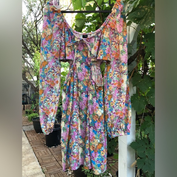 wild fable Dresses & Skirts - Wild Fable Vibrant Floral Top